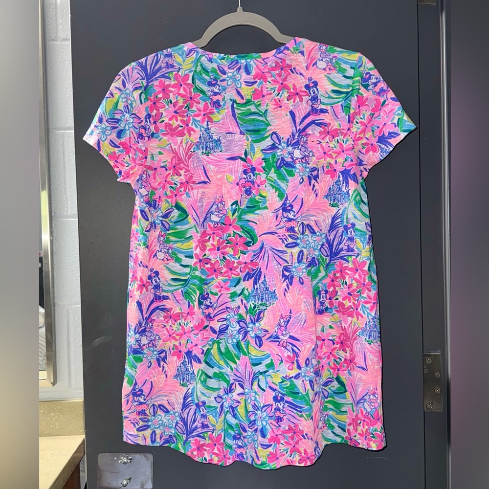 Disney x Lilly Pulitzer Bright Floral Etta V-Neck Top NWT - Picture 2 of 4